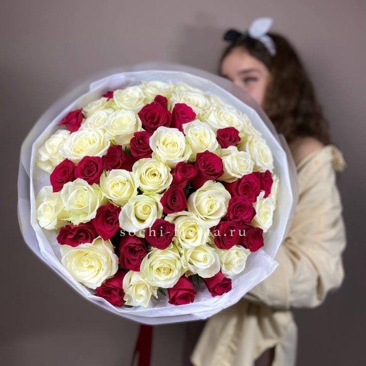 Микс из 55 роз в Пензе