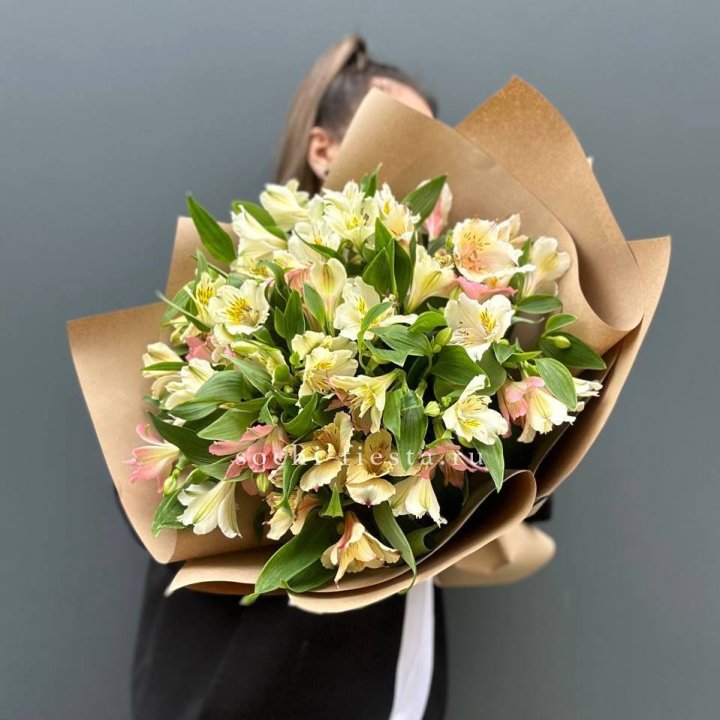 Букет альстромерий в крафте в Пензе