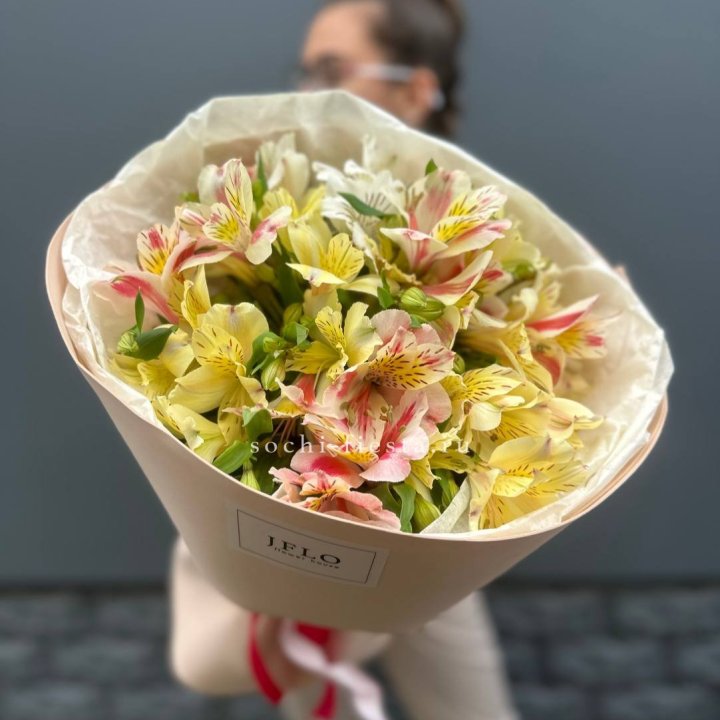 Альстромерии в нежном оформлении в Пензе