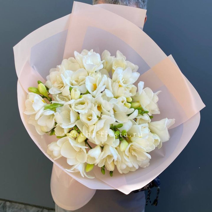 Букет белых фрезий  в Пензе