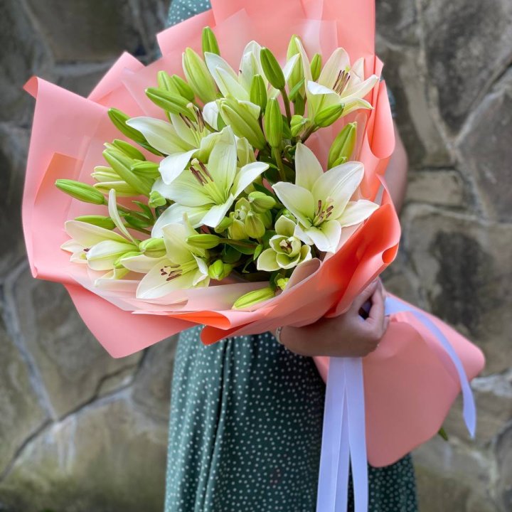 Букет из 7 белых лилий в Пензе