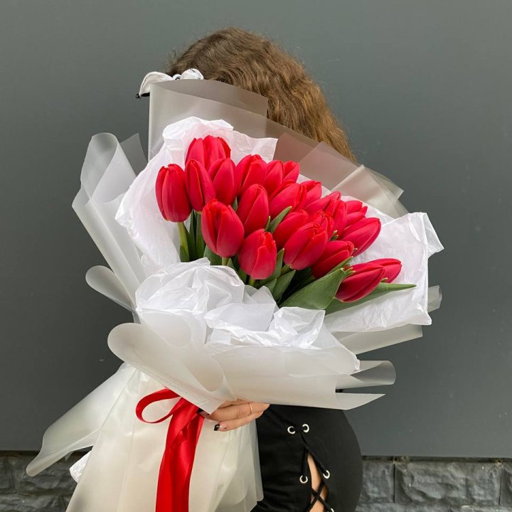  25 красных воздушных тюльпанов в Пензе