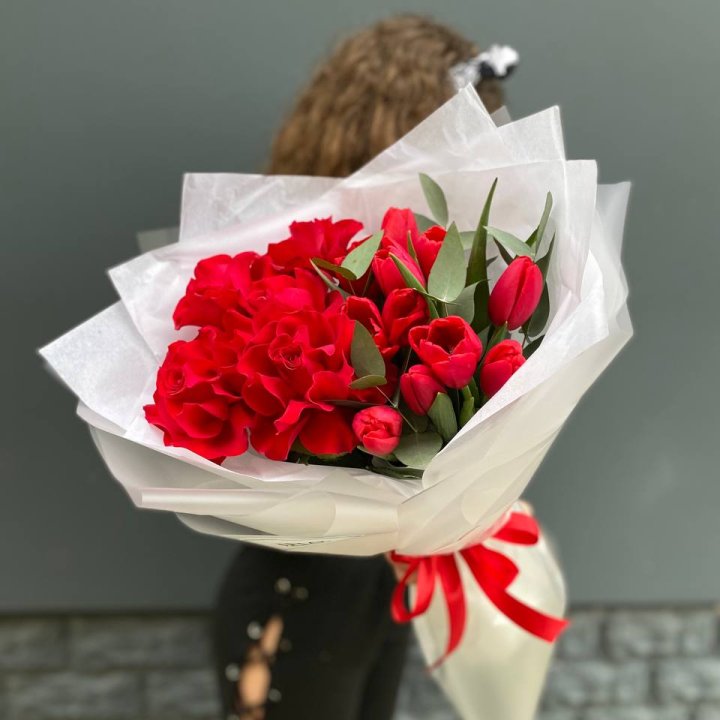 Дуо тюльпаны и розы в Пензе