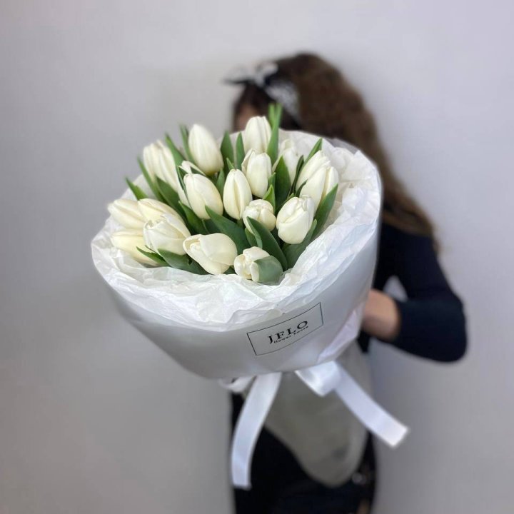  19 белых воздушных тюльпанов в Пензе