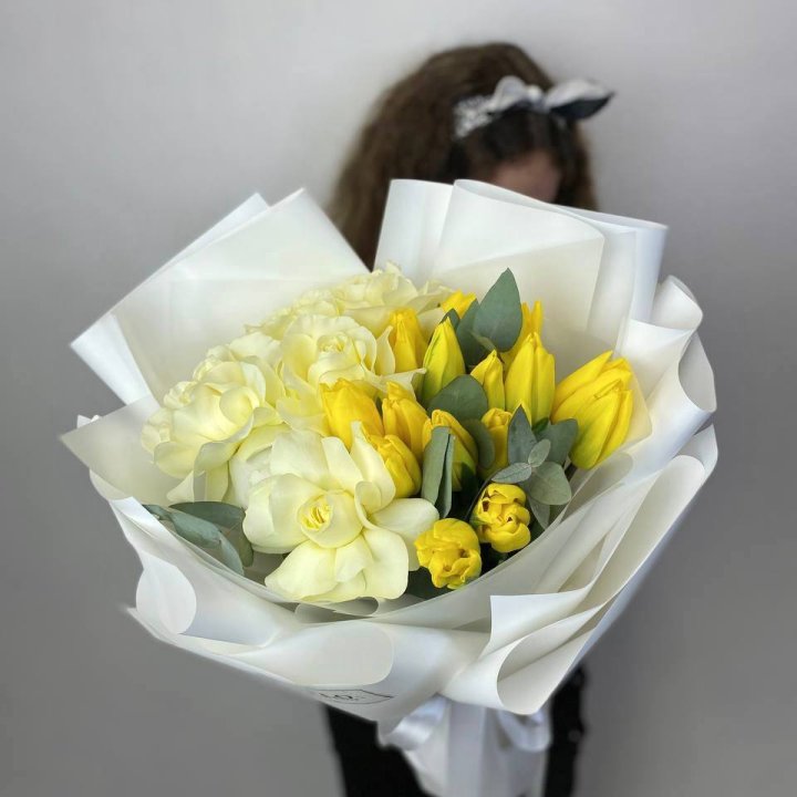 Дуо жёлтые тюльпаны и розы в Пензе