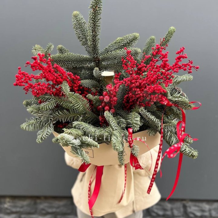 Букет нобилиса и ягод в Пензе