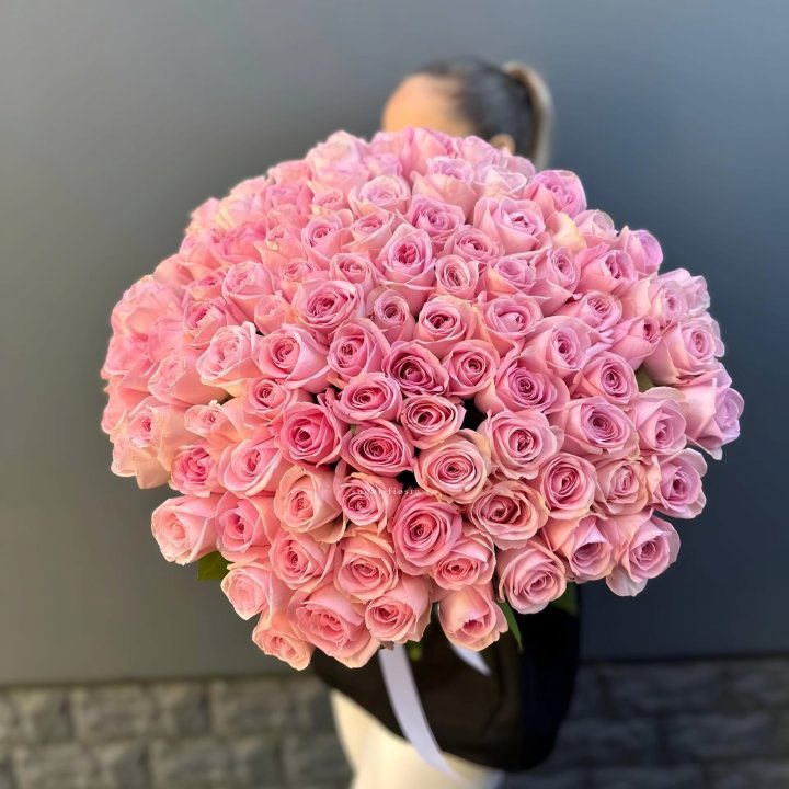 Охапка из 101 розовой розы в Пензе