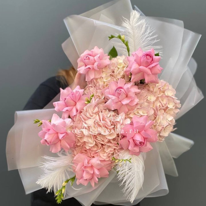  Букет  из гортензий и розовых роз в Пензе