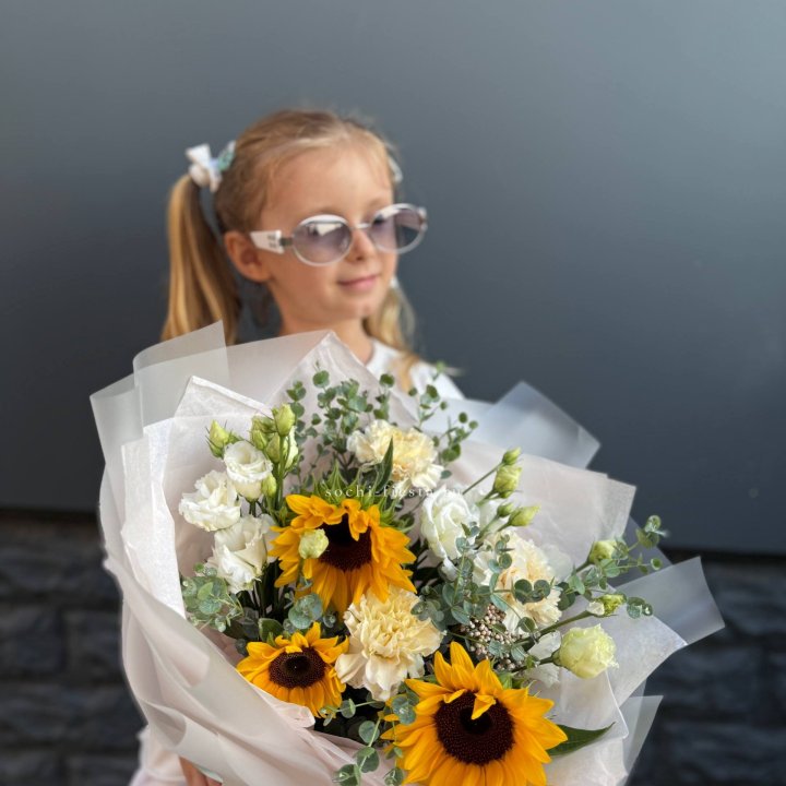  Букет  из стойких цветов с подсолнухами в Пензе