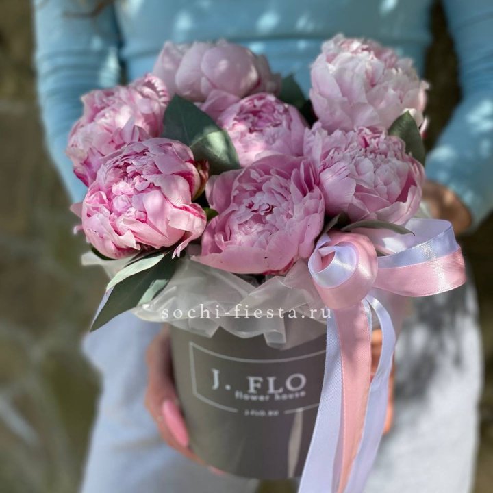 Цилиндр пионов с эвкалиптом в Пензе