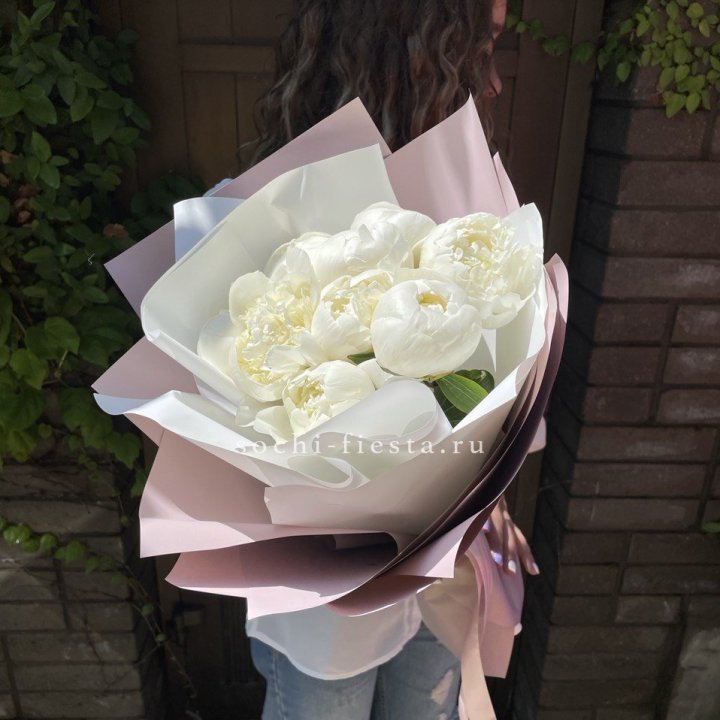 9 белоснежных пионов в Пензе