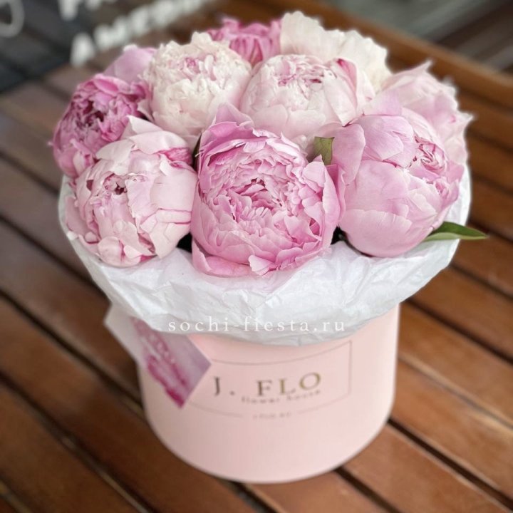 Цилиндр с пионами "Лилу" в Пензе