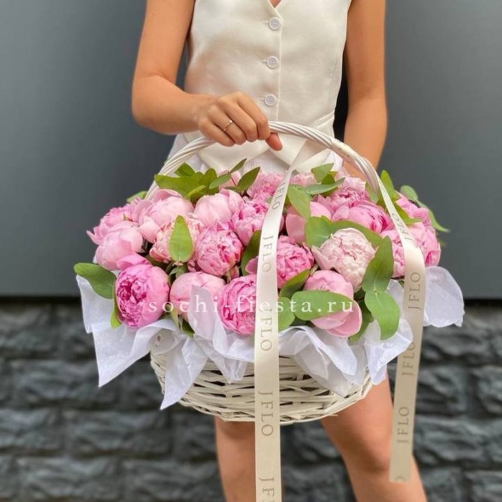 29 пионов в корзине в Пензе