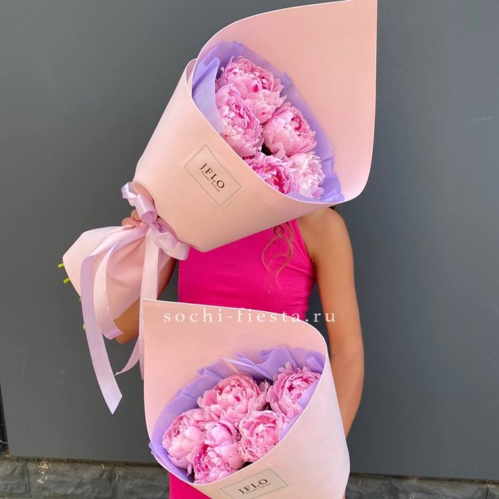 Букет из 5 пионов в Пензе