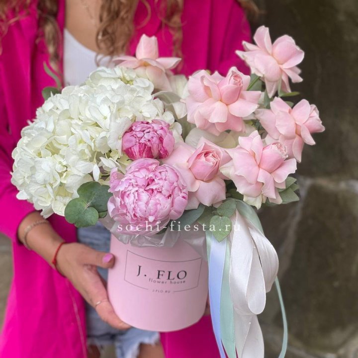 Цилиндр с пионами "Алисия" в Пензе