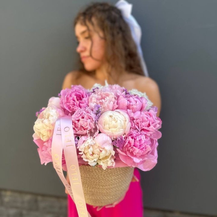 15 пионов в джутовом кашпо в Пензе