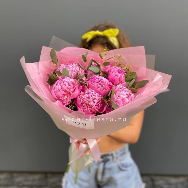 7 ярких пионов в оформлении в Пензе