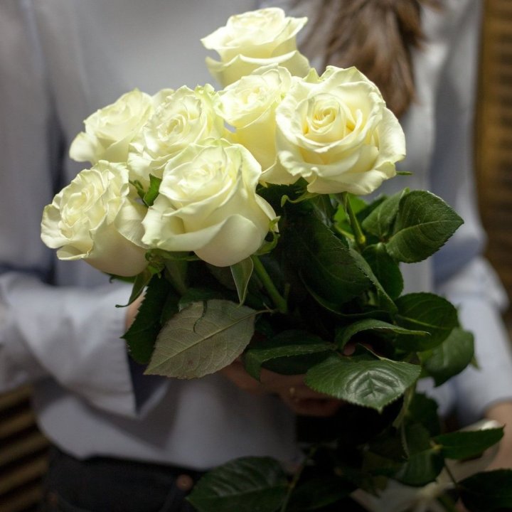 7 белых роз в Пензе