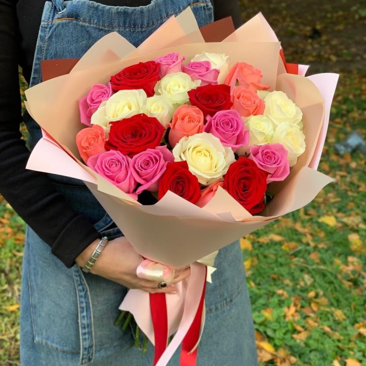 25 роз "Карусель" в Пензе