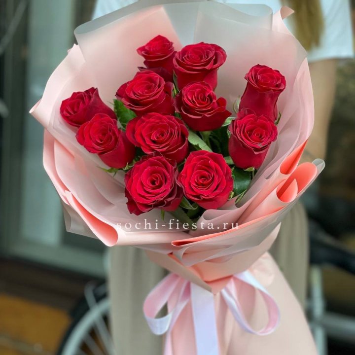 Букет красных роз "Мадам ред" в Пензе