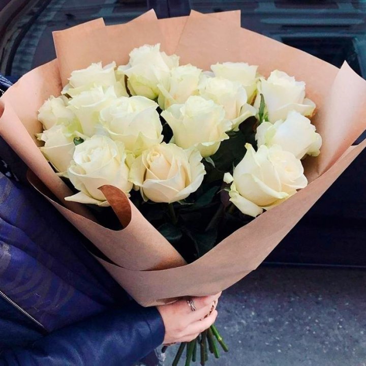 15 белых роз "Крафт" в Пензе