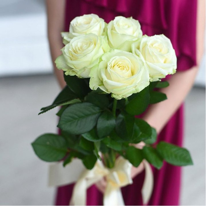 5 белых роз в Пензе