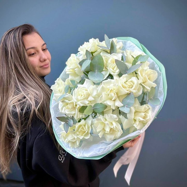 15 Белых французских роз "Ноте бьянка" в Пензе