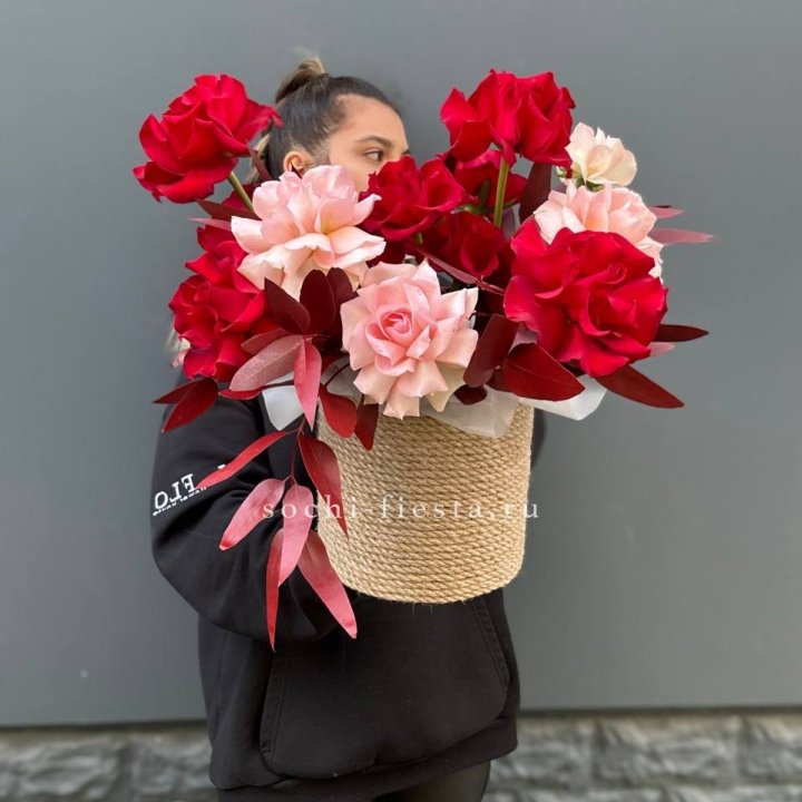 15 Французских роз в джутовом кашпо в Пензе