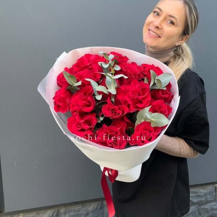 17 Красных французских роз в Пензе