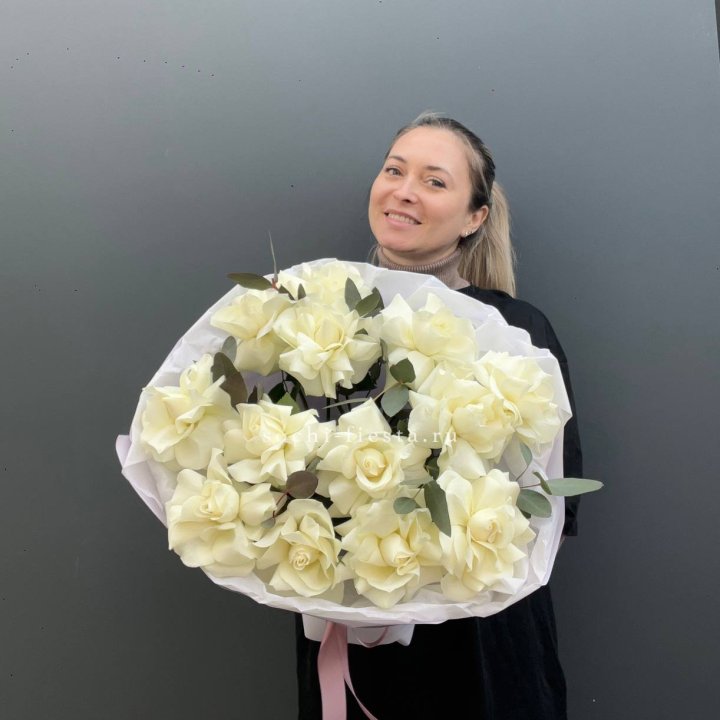 13 Белых французских роз Облако в Пензе