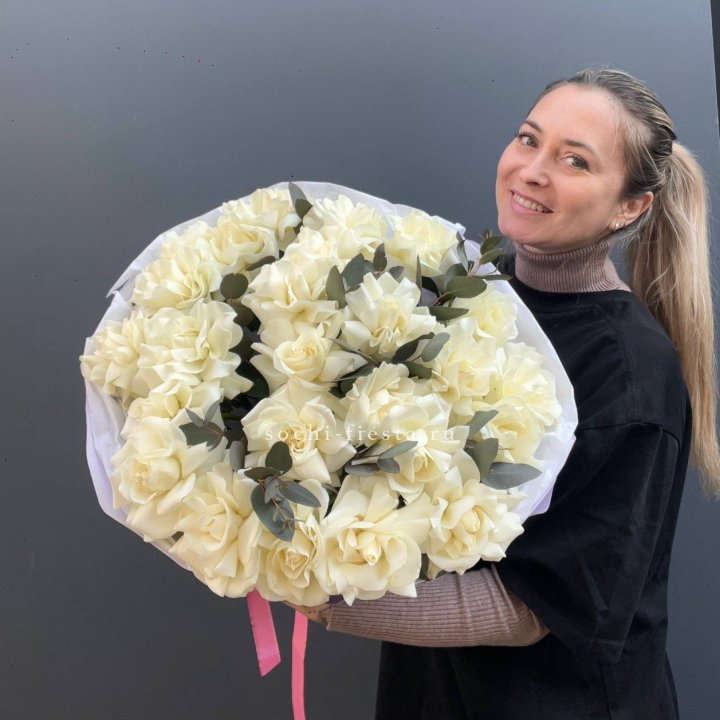 25 Белых французских роз Вайт найс в Пензе