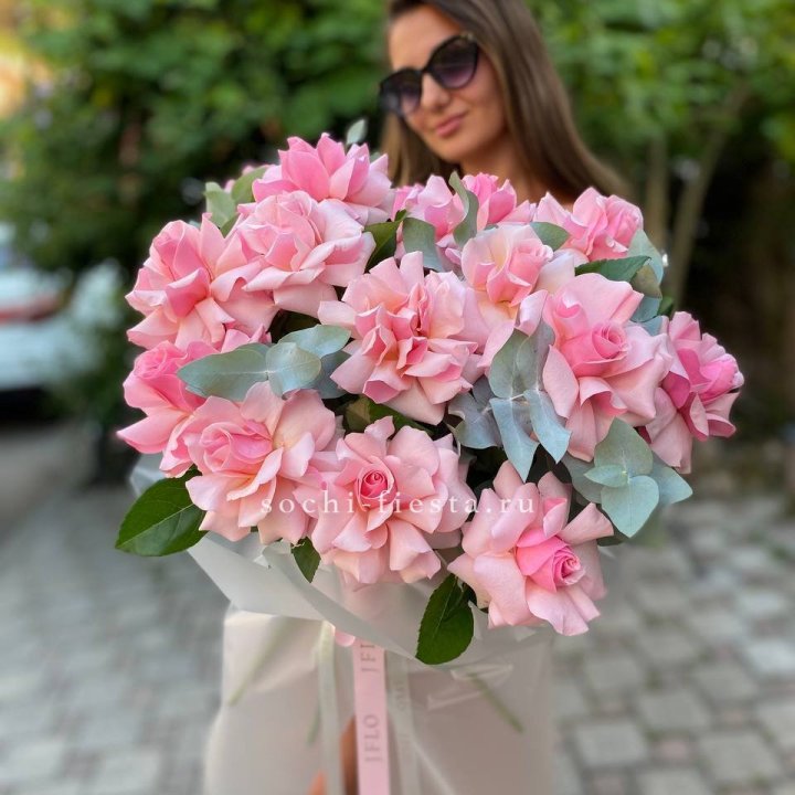 17 Розовых  французских роз в Пензе