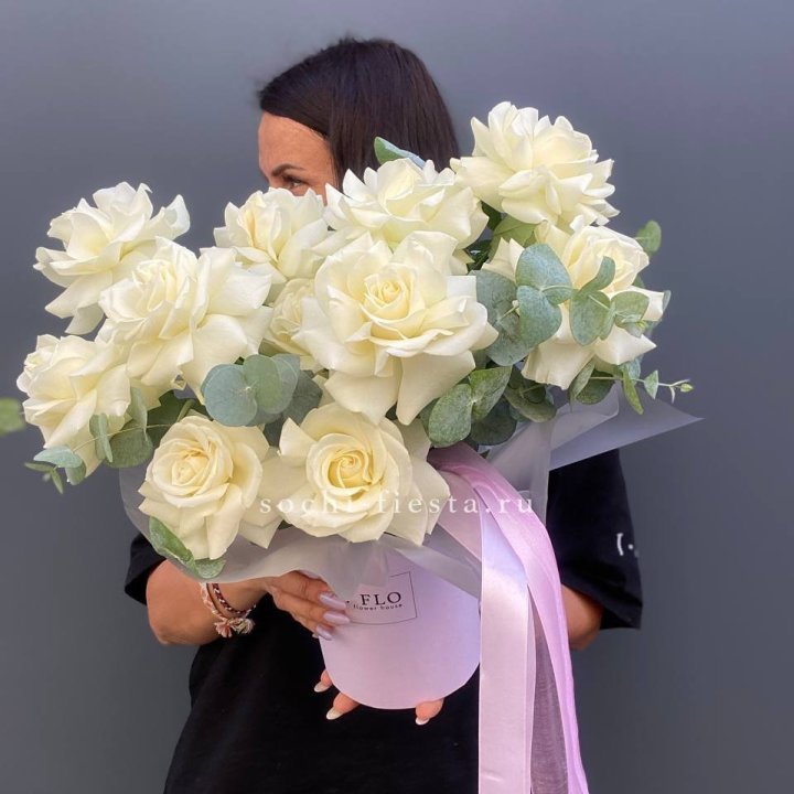 11 Французских белых роз в боксе в Пензе