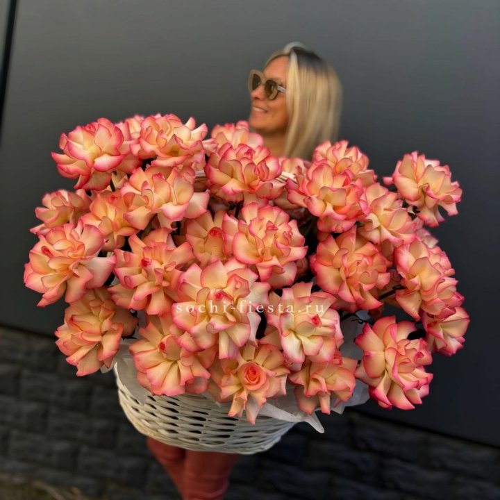 45 французских роз Джумилия в корзине в Пензе