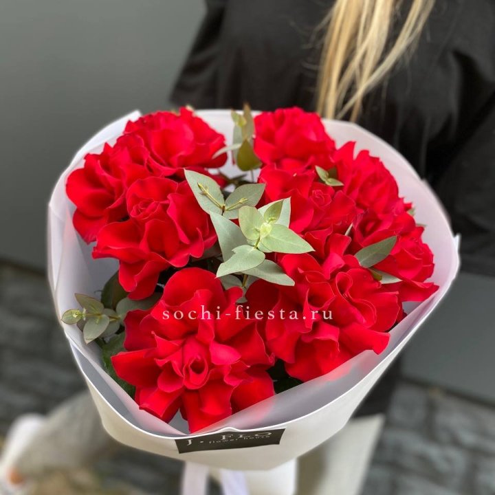9 Красных французских роз в Пензе