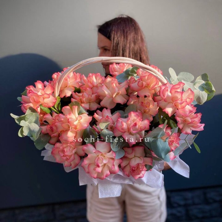 25 Французских роз Джумилия в корзине в Пензе