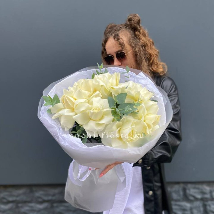 7 Белых французских роз  в Пензе