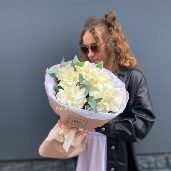 5 Белых французских роз в Пензе