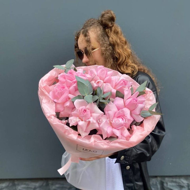 7 розовых роз в Пензе