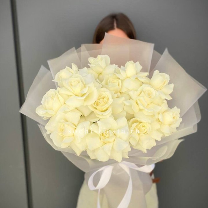 13 белых роз в Пензе