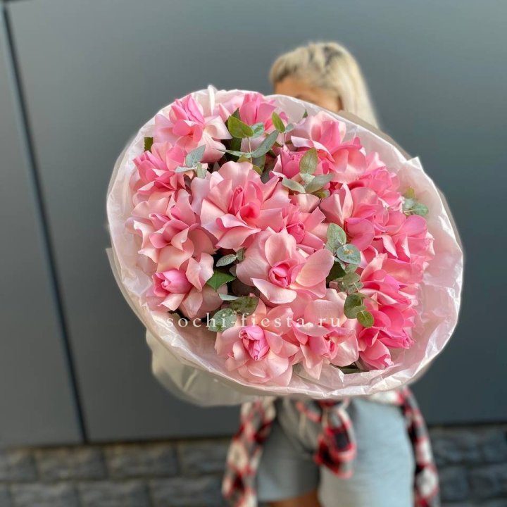 17 розовых роз в Пензе