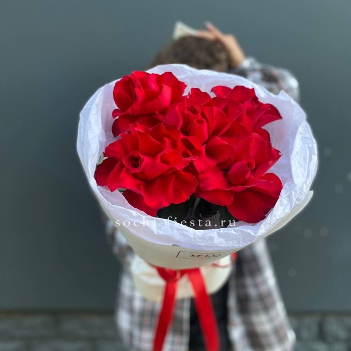 5 французских красных роз в Пензе