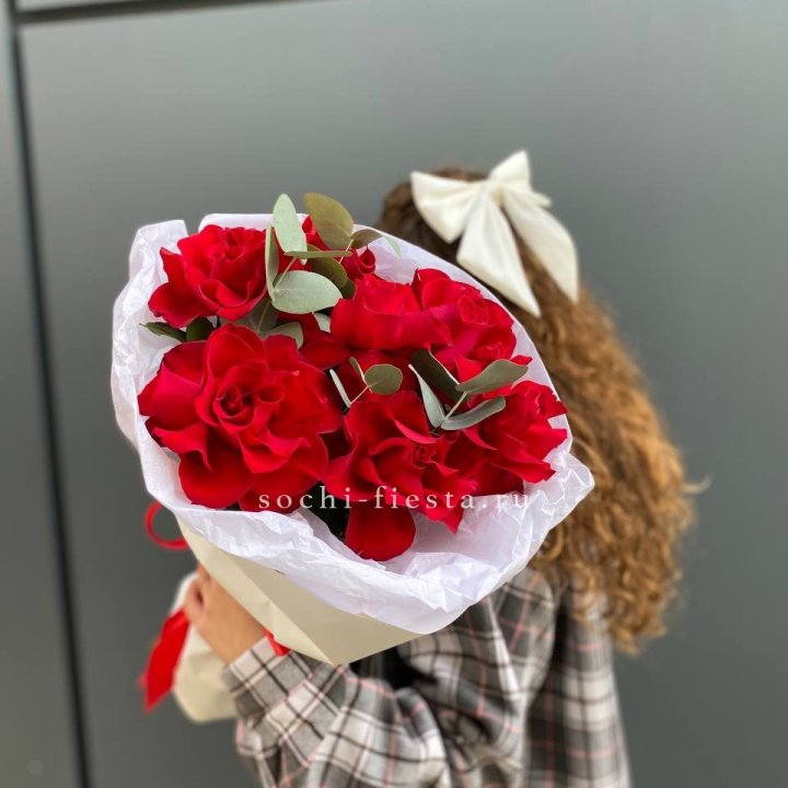 7 красных французских роз в Пензе