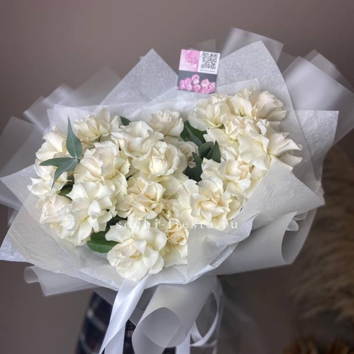 21 французских роз с эвкалиптом в Пензе