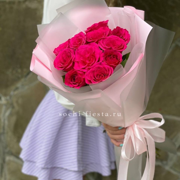 Букет алых роз в Пензе