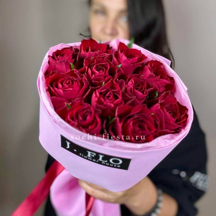 11 красных роз мадам ред в Пензе