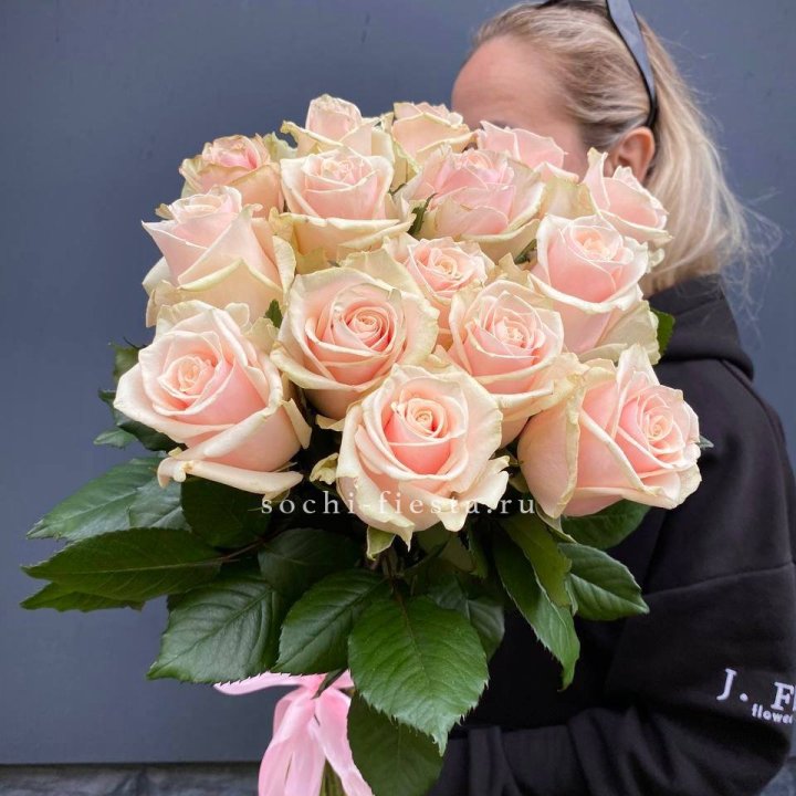15  кремовых высоких роз в Пензе