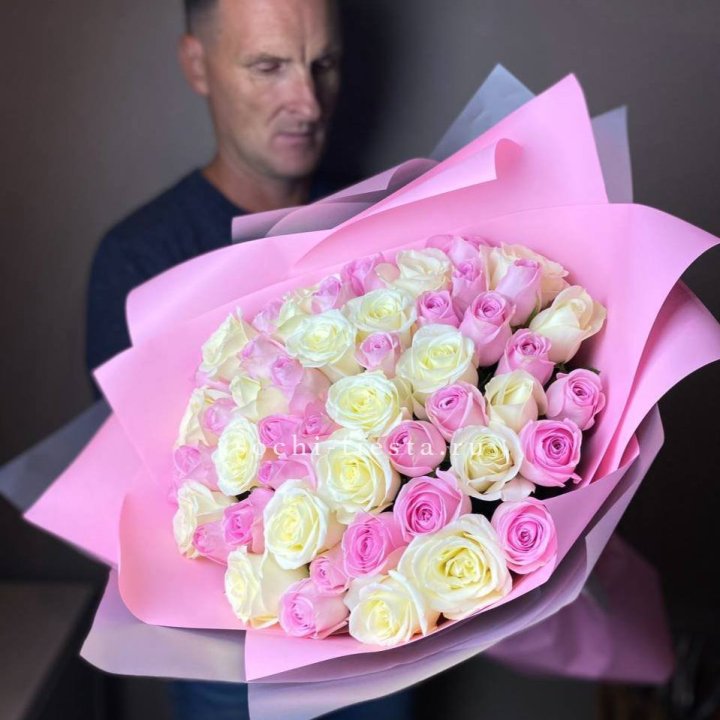 51 белых и розовых роз в Пензе