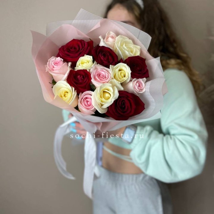 15 роз "Карусель" в Пензе