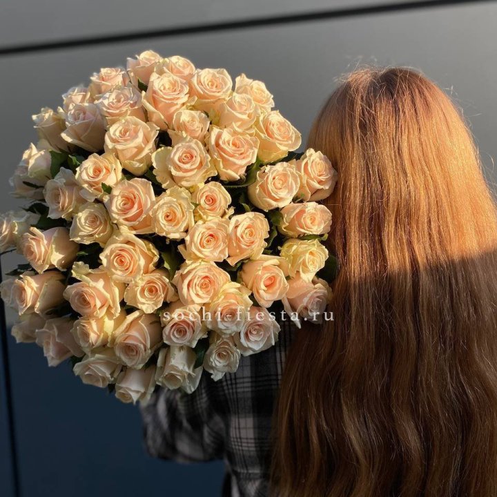 Охапка кремовых роз в Пензе